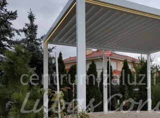 Pergola-lamelowa-wolna-biała-3.webp