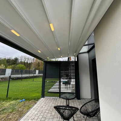 pergola-materialowa-szara-z-szybami-3.webp